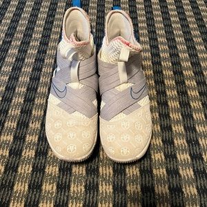 Men's LeBron Solider 12 Basketball Shoe, Size 9, Slightly worn